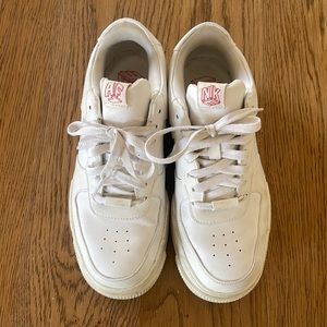 Airforce 1 pixel sneaker summit white/ university